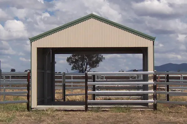 paddock shelter 2 600x400px